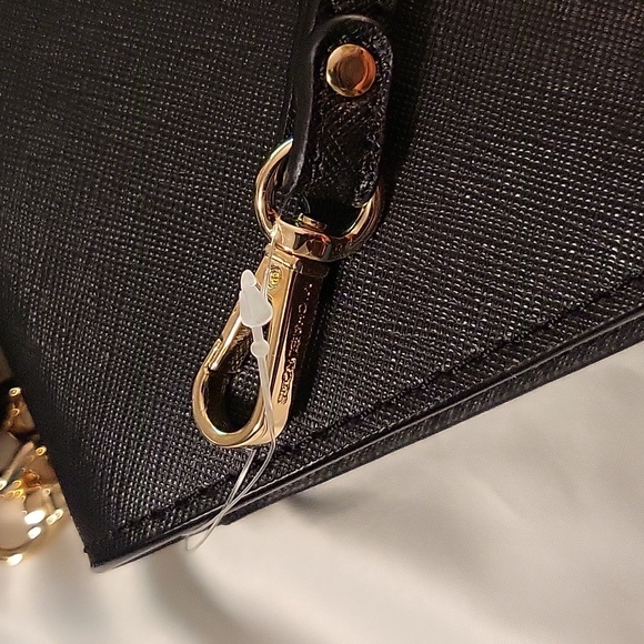 Gorgeous MK BAG WITH WRISTLET - Picture 3 of 13